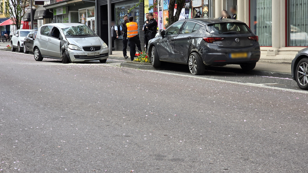 Traffic incident: Single-vehicle collision leaves passenger injured in Differdange Traffic incident: Single-vehicle collision leaves passenger injured in Differdange