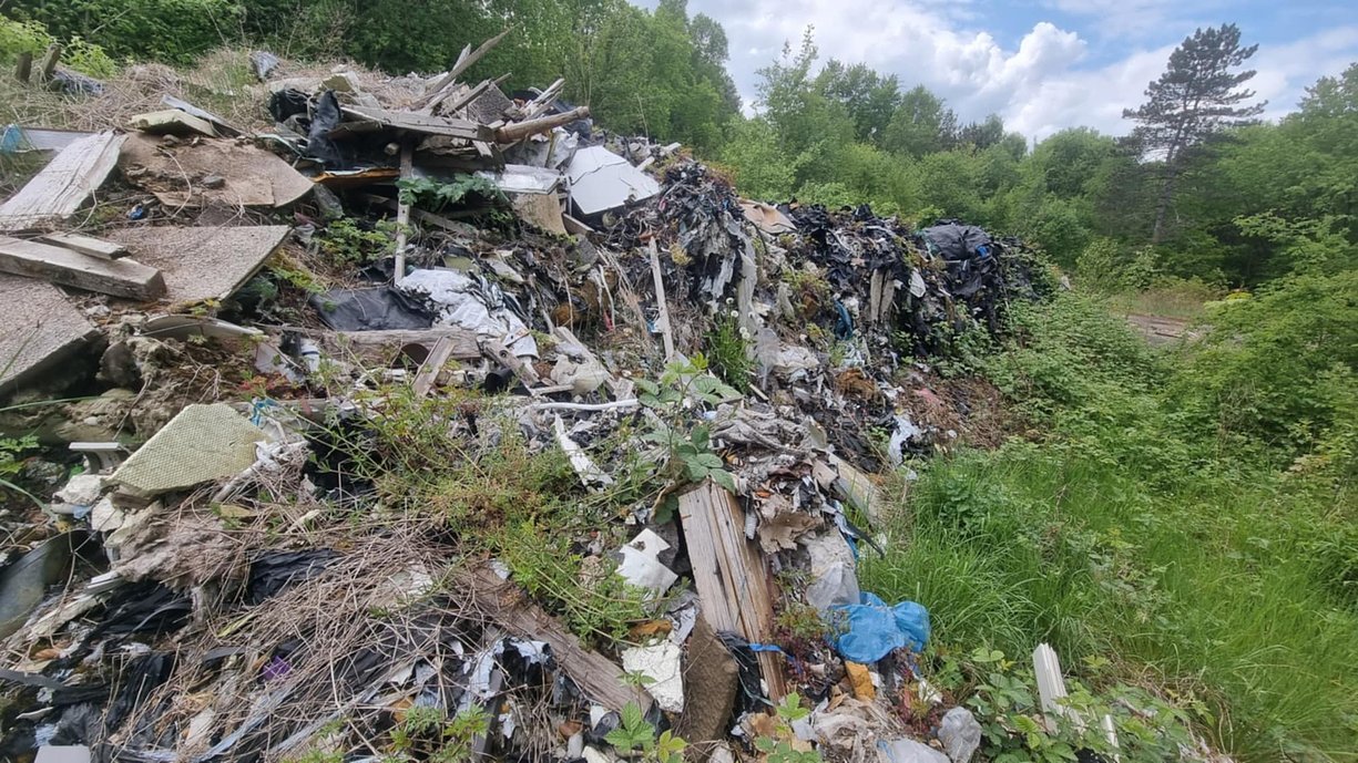 250-tonne ‘mountain of rubbish’: Appeal Court upholds stiffer sentences in cross-border waste trafficking case 250-tonne ‘mountain of rubbish’: Appeal Court upholds stiffer sentences in cross-border waste trafficking case