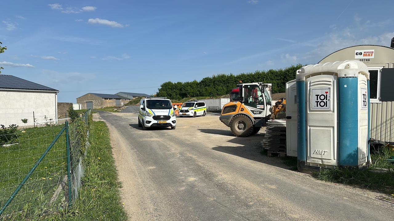 40 tonnes of tobacco: Tobacco operation busted in Eschweiler as police raid warehouse 40 tonnes of tobacco: Tobacco operation busted in Eschweiler as police raid warehouse