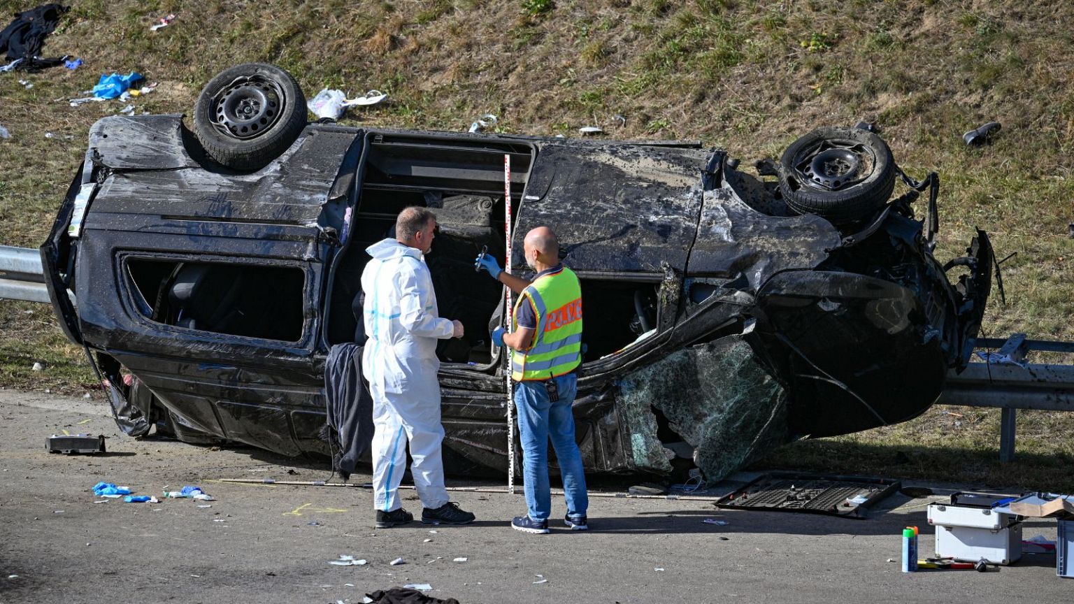At least two badly injured: Serious accident on German A8, Luxembourg minibus involved At least two badly injured: Serious accident on German A8, Luxembourg minibus involved