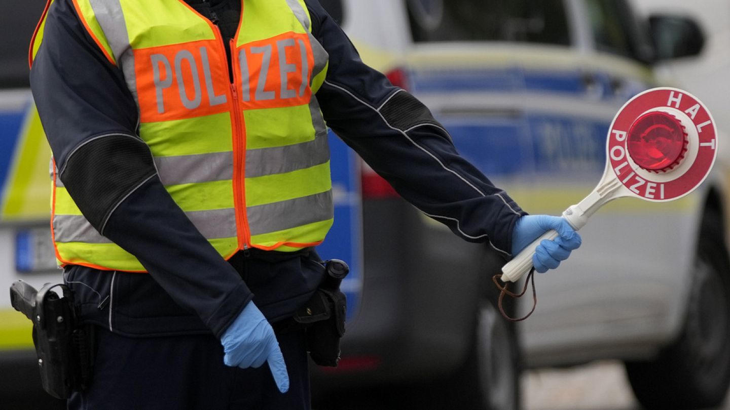 Border control in Germany: Asylum-seekers turned away at Luxembourg-German border