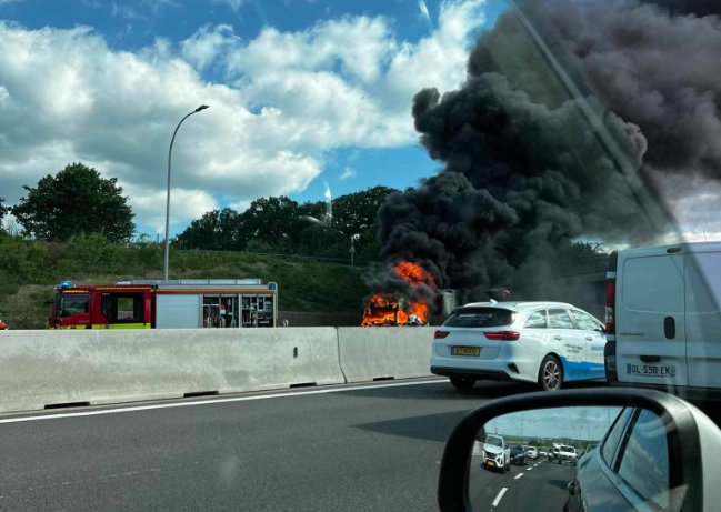 Near Aire de Berchem: Traffic disruption on A3 after lorry catches fire Near Aire de Berchem: Traffic disruption on A3 after lorry catches fire
