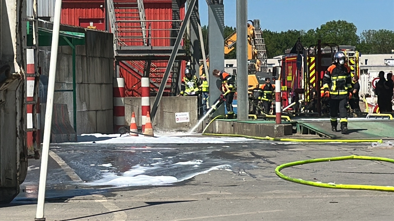 Sanem: Recycling plant fire at Gadderscheier industrial estate Sanem: Recycling plant fire at Gadderscheier industrial estate