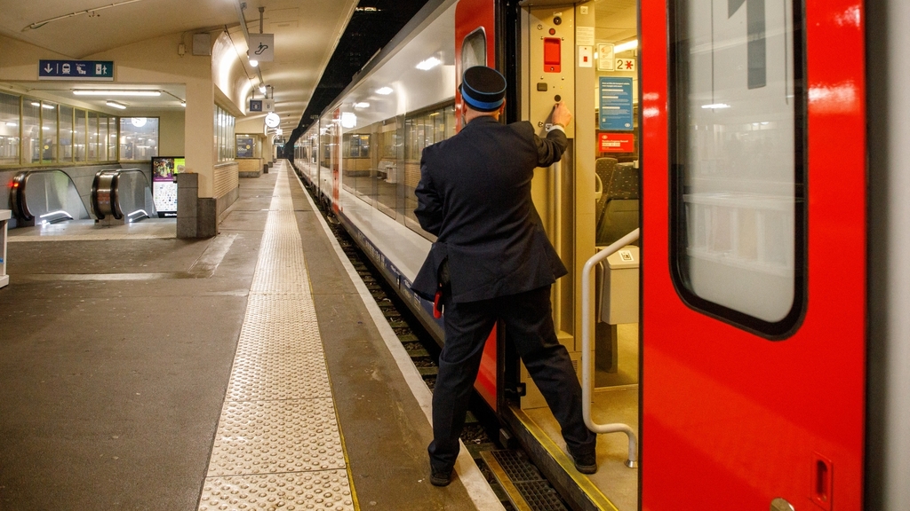 Until 10pm on Tuesday: Expect delays: Belgium general strike to disrupt railway traffic to Luxembourg Until 10pm on Tuesday: Expect delays: Belgium general strike to disrupt railway traffic to Luxembourg